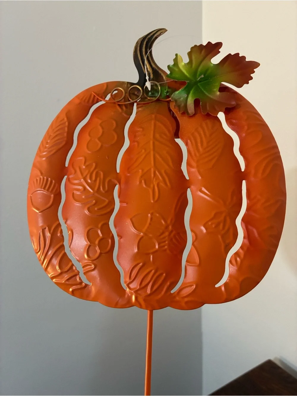NWT- Set of 6- Embossed Leaf Design- Metal Pumpkin Yard Stakes